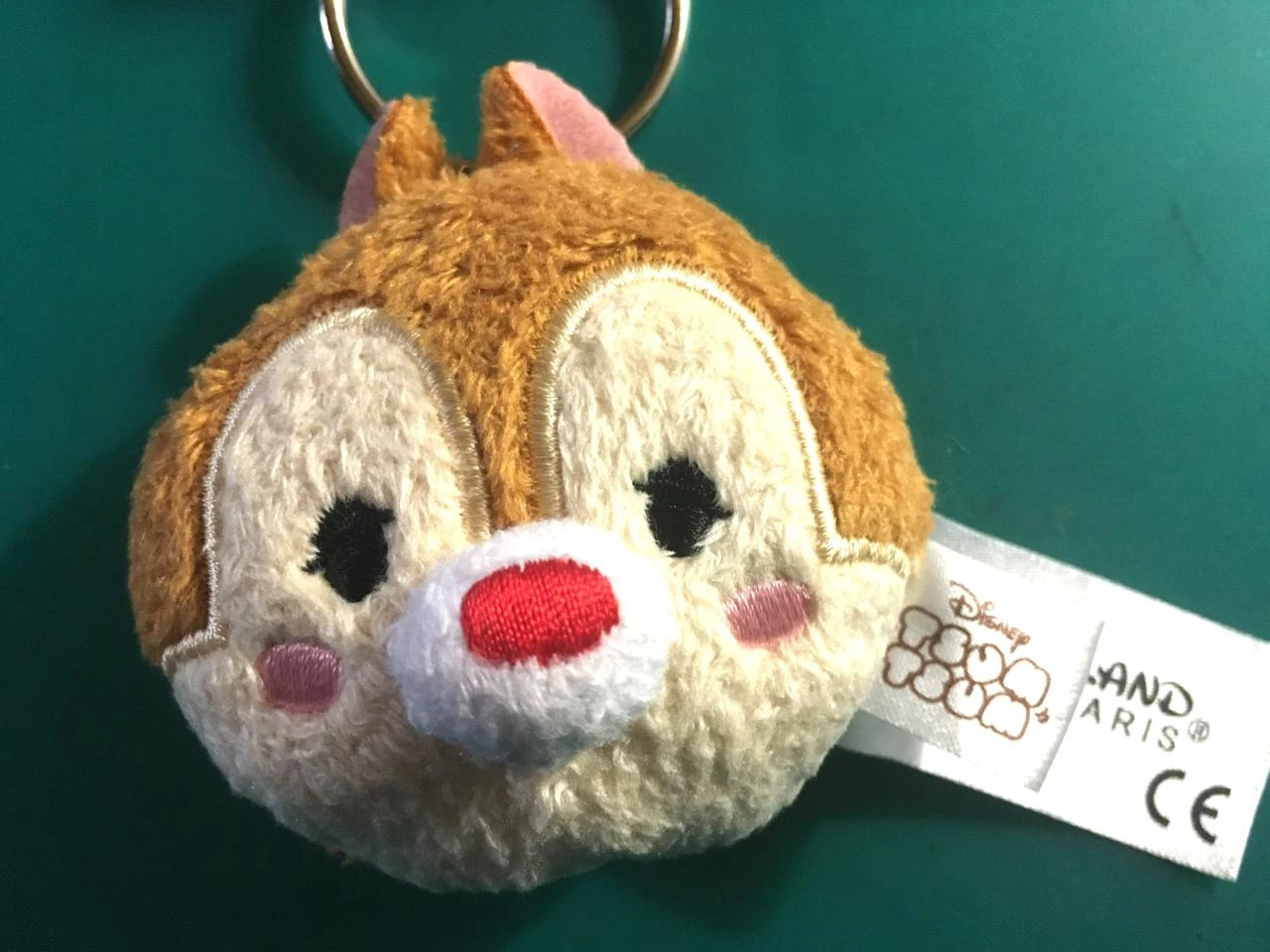 Porte clés disney disneyland paris : Peluche Tic & Tac Tsum Tsum